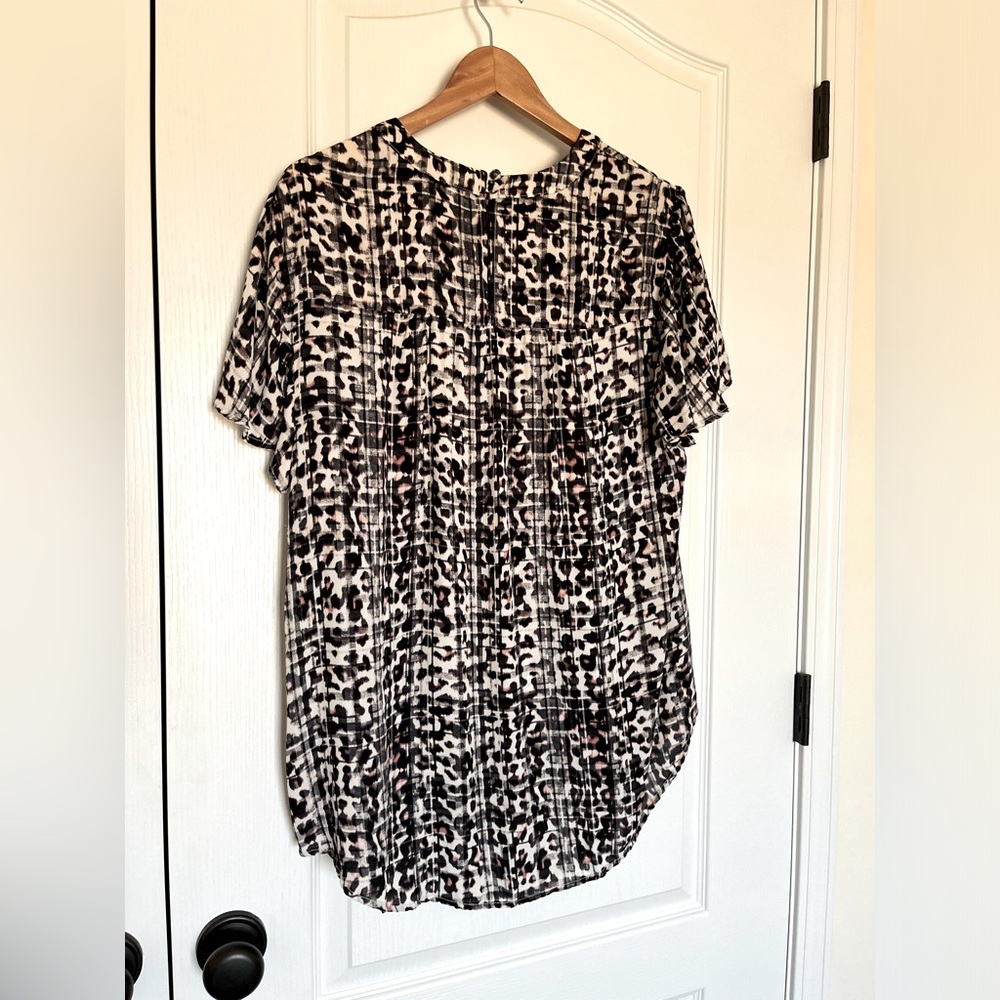 Torrid size 2XL Keyhole Blouse